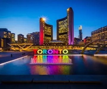 Toronto: Small Group Night Tour + Harbour Cruise